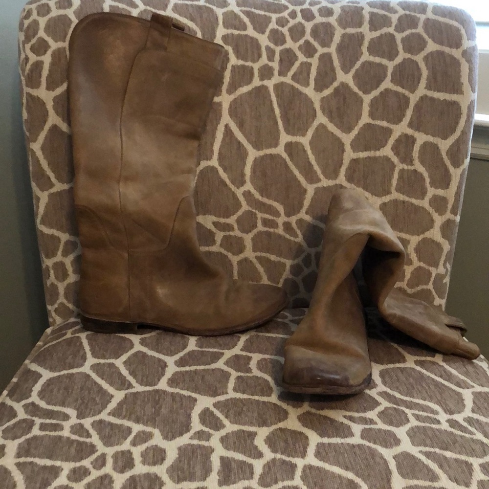 Camel colored gently used Frye boots size 9